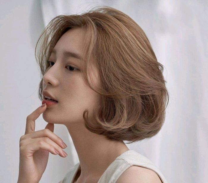 Kiểu tóc cho nàng mặt vuông, góc cạnh: Tóc chữ C cực hợp