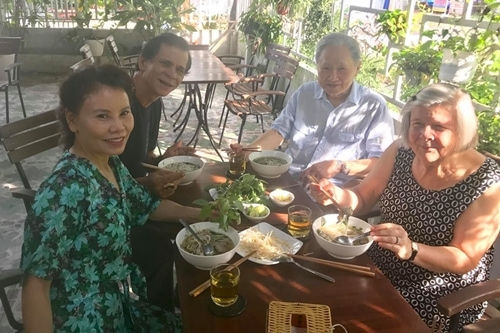 Kim Lý được lòng bố mẹ Hà Hồ đối lập chàng rể cũ Cường Đôla