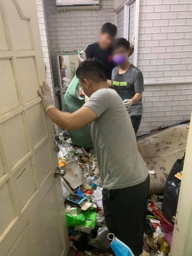 Gái xinh ở bẩn ở bẩn kinh hoàng: Rác giăng kín lối