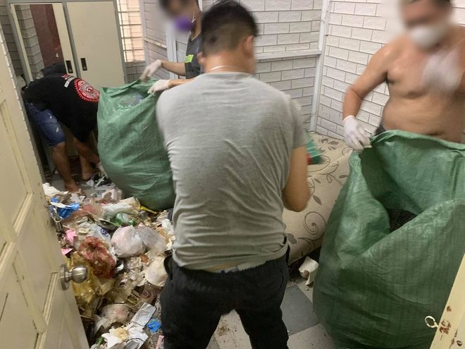 Gái xinh ở bẩn ở bẩn kinh hoàng: Rác giăng kín lối