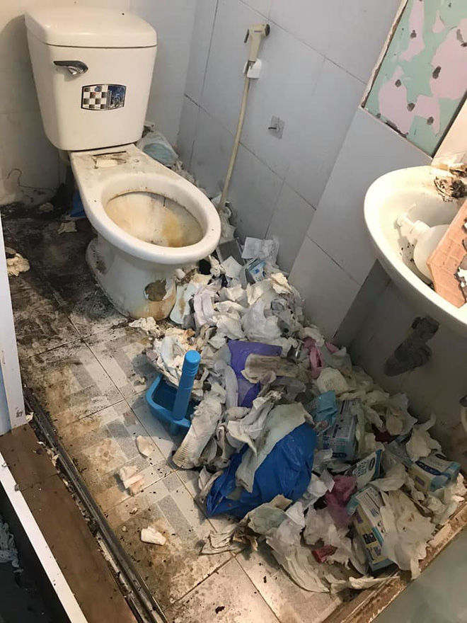 Gái xinh ở bẩn ở bẩn kinh hoàng: Rác giăng kín lối