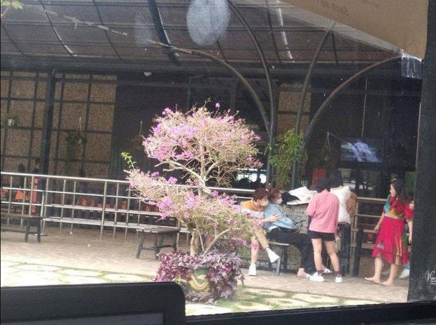 Lan Ngọc và Chi Dân lộ ảnh hẹn hò, ôm nhau tình tứ ở Đà Lạt