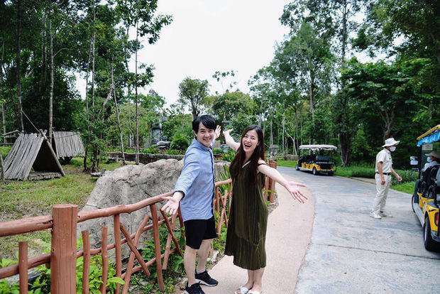 Mang bầu bị phá nét, phù chân Đông Nhi vẫn được khen xinh đẹp mặn mà