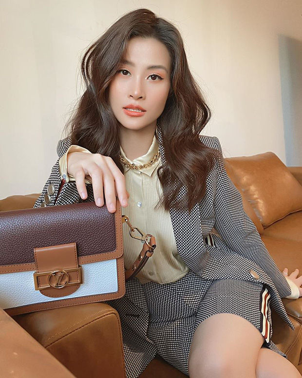 Mang bầu bị phá nét, phù chân Đông Nhi vẫn được khen xinh đẹp mặn mà