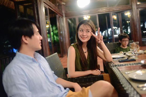 Mang bầu bị phá nét, phù chân Đông Nhi vẫn được khen xinh đẹp mặn mà
