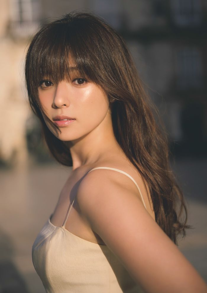 Mỹ nhân Nhật Bản Fukada Kyoko 38 tuổi vẫn nóng bỏng nhờ: Ăn chuối
