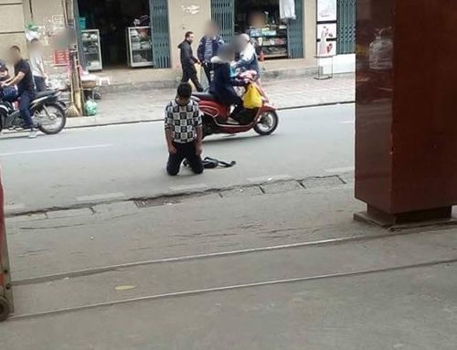 Lỡ thả tim ảnh người cũ, chàng trai quỳ 1 tiếng xin bạn gái tha thứ
