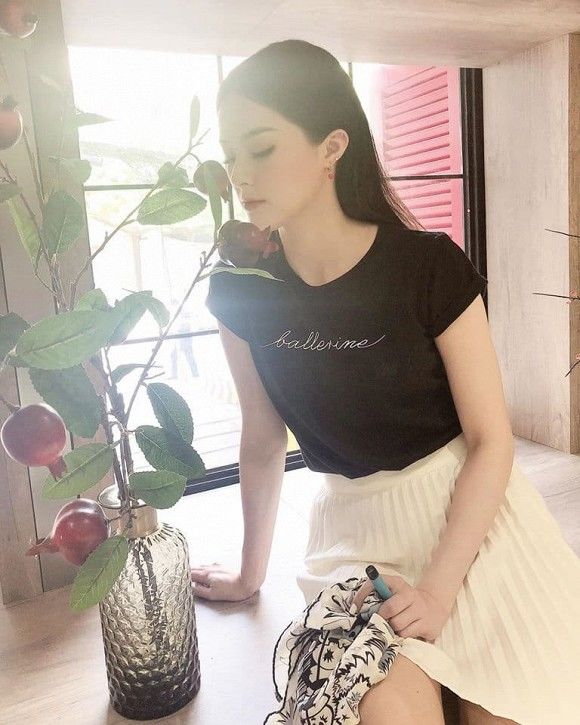 Phong cách sao Việt: Ngọc Trinh dẫn đầu top mặc đẹp