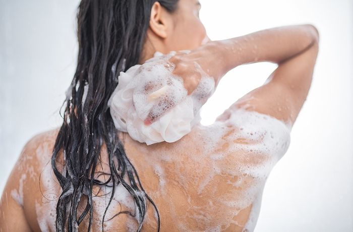 Người phụ nữ ngất xỉu vì tắm 10 lần/ngày, lúc mẹ phát hiện thì đã muộn