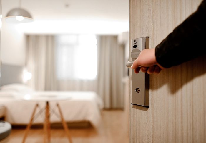 Luật bất thành văn khi vào nhà người khác, nhất là không mở tủ lạnh