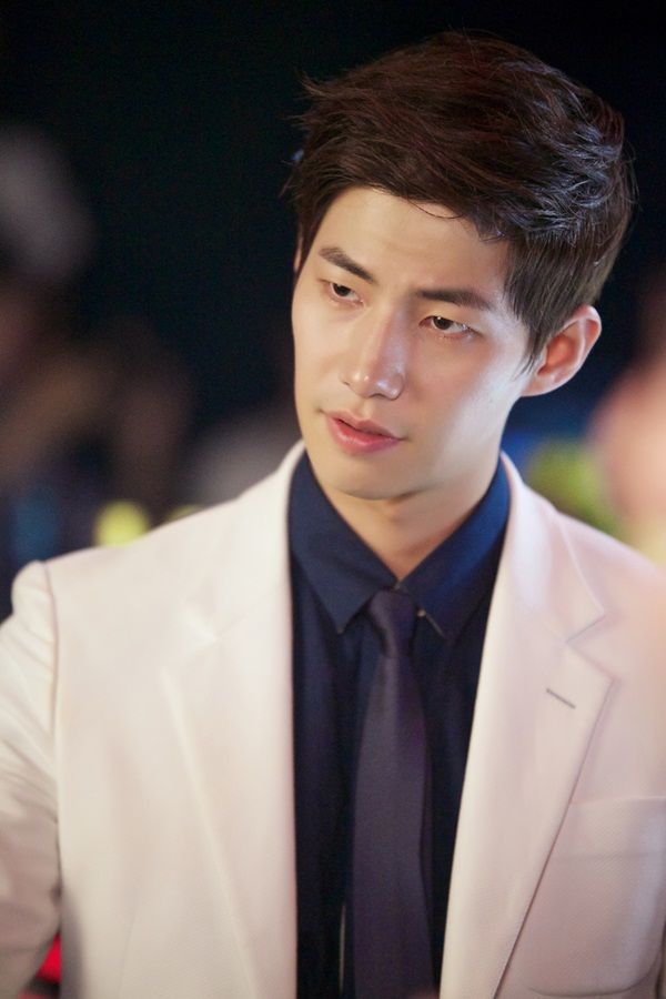 Jiyeon hẹn hò với Song Jae Rim, fan vui mừng ủng hộ cặp đôi