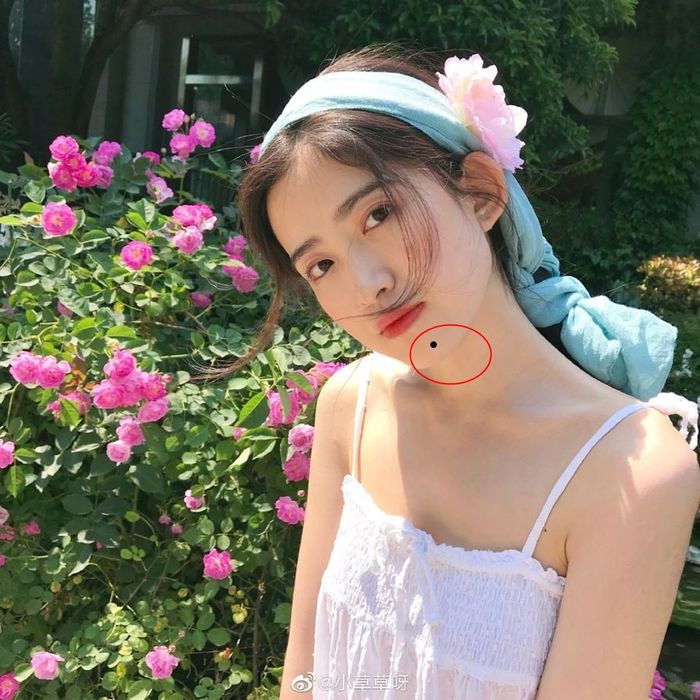 Phụ nữ có nốt ruồi ở môi, cằm… dễ khiến đàn ông “say như điếu đổ”