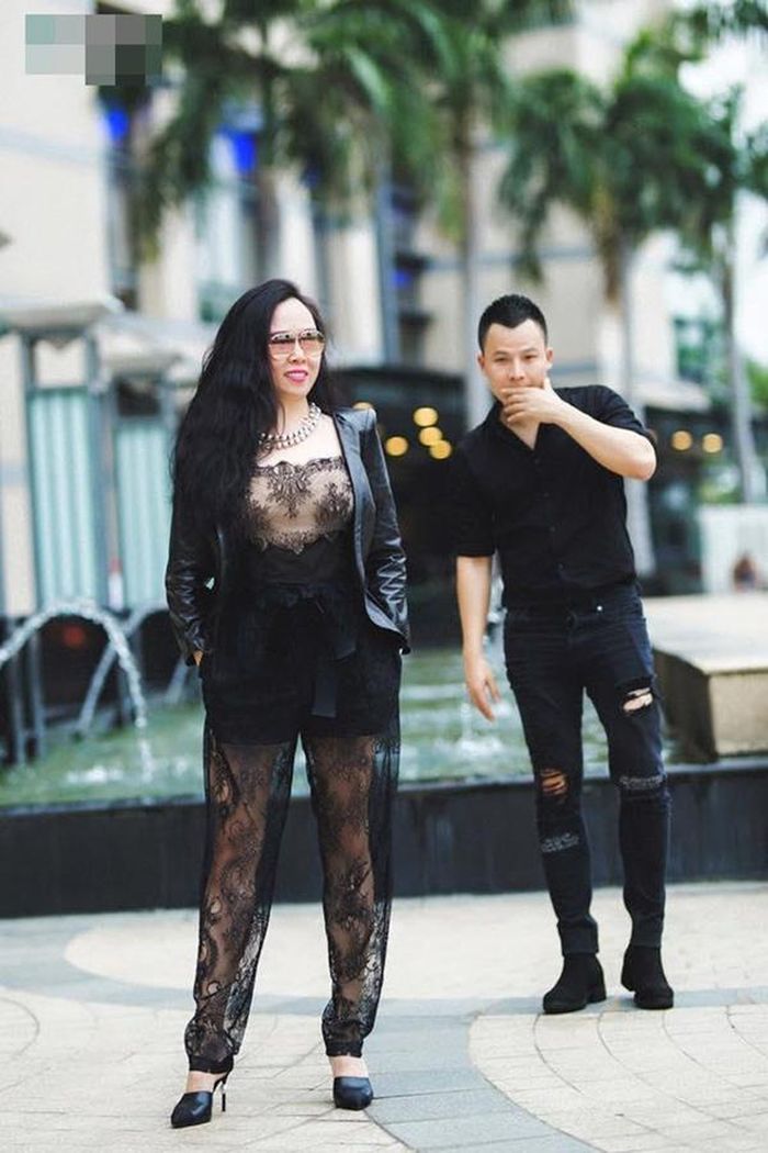 Phượng Chanel và những lần gây đau mắt vì đồ xuyên thấu lộ nội y