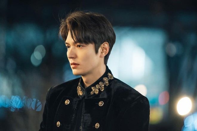 Phá lệ đăng ảnh tình tứ với bạn diễn, Lee Min Ho cũng khó cứu phim