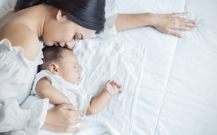 Rèn con ngủ ngoan từ nhỏ nhờ lập thời gian biểu bú đêm rõ ràng