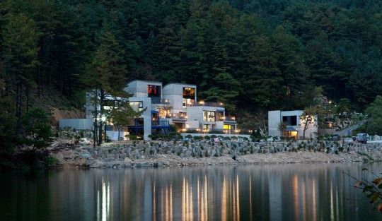 Sao Hàn báo hiếu: Song Hye Kyo tặng mẹ biệt thự 464m2