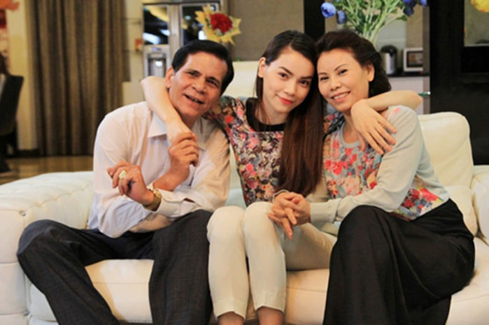 Sao Việt khoe ảnh gia đình: Thần thái của phụ huynh Hiền Thục gây sốt