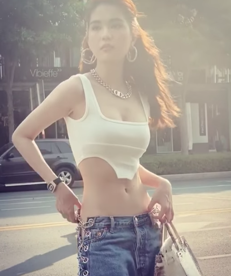 Ngọc Trinh lấy lại phong độ với vòng eo nhỏ nhất showbiz 53cm