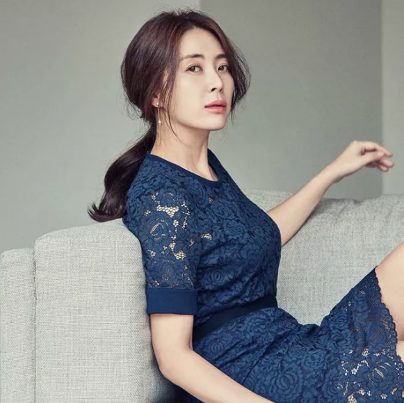Sống với danh kẻ cướp chồng, chị gái Song Hye Kyo vẫn viên mãn