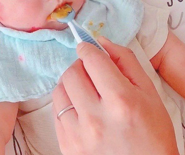 Sinh quý tử cho nhà chồng hào môn, Lan Khuê chăm con đặc biệt cẩn thận