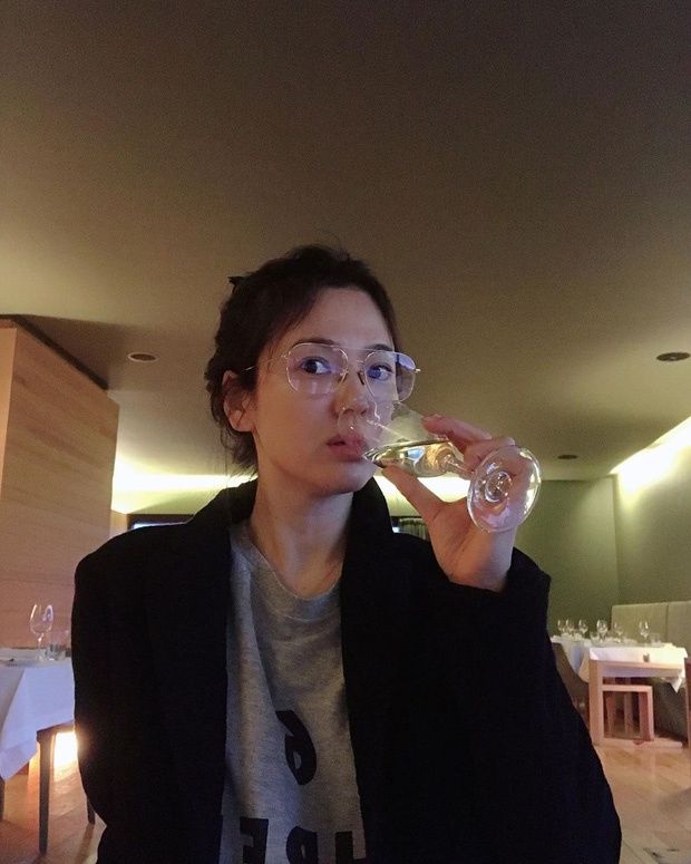 Song Hye Kyo tự tin khoe mặt mộc đẹp không tì vết ở tuổi 40