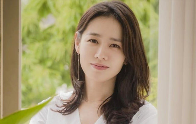 Nguyên tắc của chị đẹp Son Ye Jin: Không trang điểm khi đi đóng phim