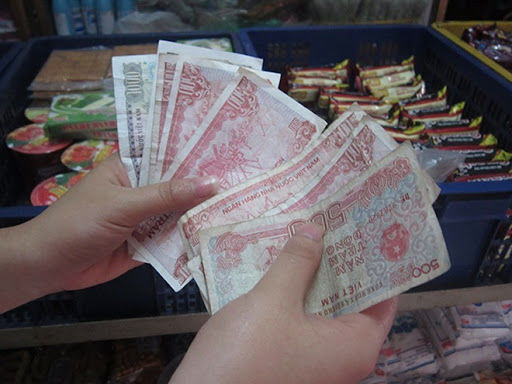 Dự đoán phong thủy: Tài vận tụt dốc vì rung chân, không lấy tiền lẻ