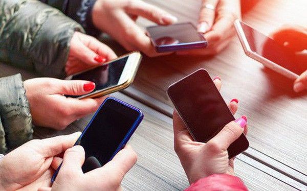TS Devra Davis chỉ ra 5 hậu quả xấu khi để điện thoại ở túi quần