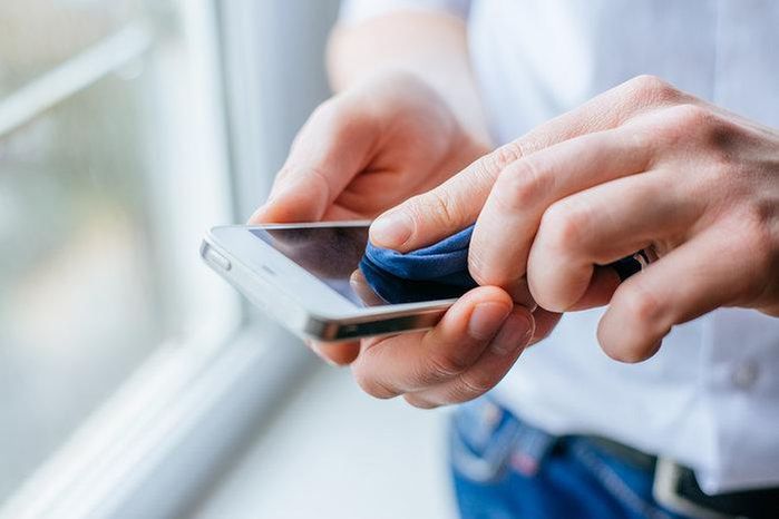 TS Devra Davis chỉ ra 5 hậu quả xấu khi để điện thoại ở túi quần