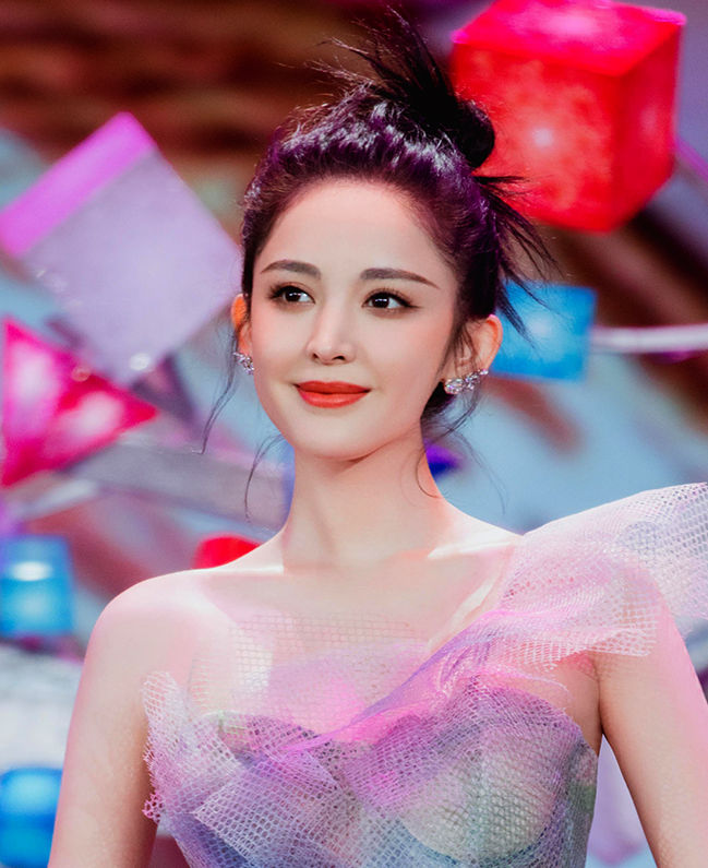 Tiêu Chiến, Cổ Lực Na Trát... mất điểm vì những sai lầm trong quá khứ