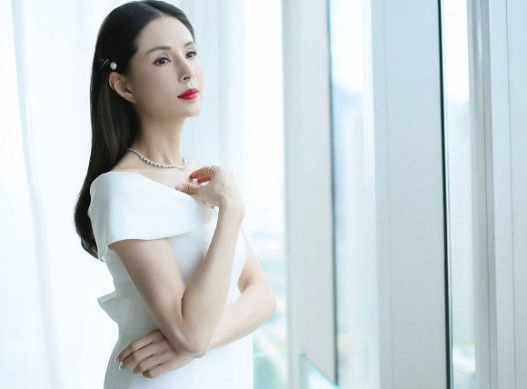 Tiểu Long Nữ Lý Nhược Đồng khoe nhan sắc ngày ấy bây giờ gây sốt