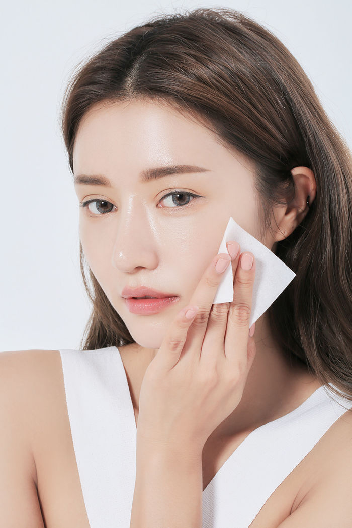 10 chai tẩy trang xịn nhất giá chỉ từ 200k: Sạch sâu, không khô da