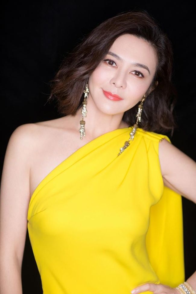 Mỹ nhân sát đại gia Quan Chi Lâm U60 vẫn đẹp nức nở