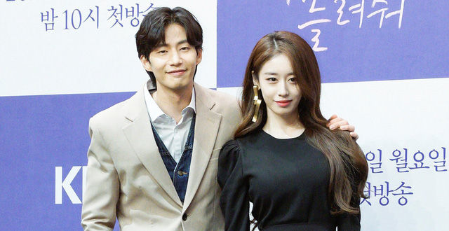 Jiyeon hẹn hò với Song Jae Rim, fan vui mừng ủng hộ cặp đôi