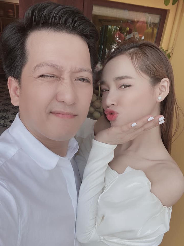 Ảnh sao Việt 19/5: Vân Hugo khoe nhẫn kim cương, Ngọc Trinh eo 53