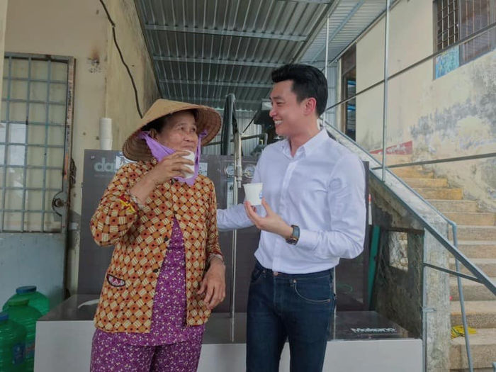 Ảnh sao Việt 19/5: Vân Hugo khoe nhẫn kim cương, Ngọc Trinh eo 53