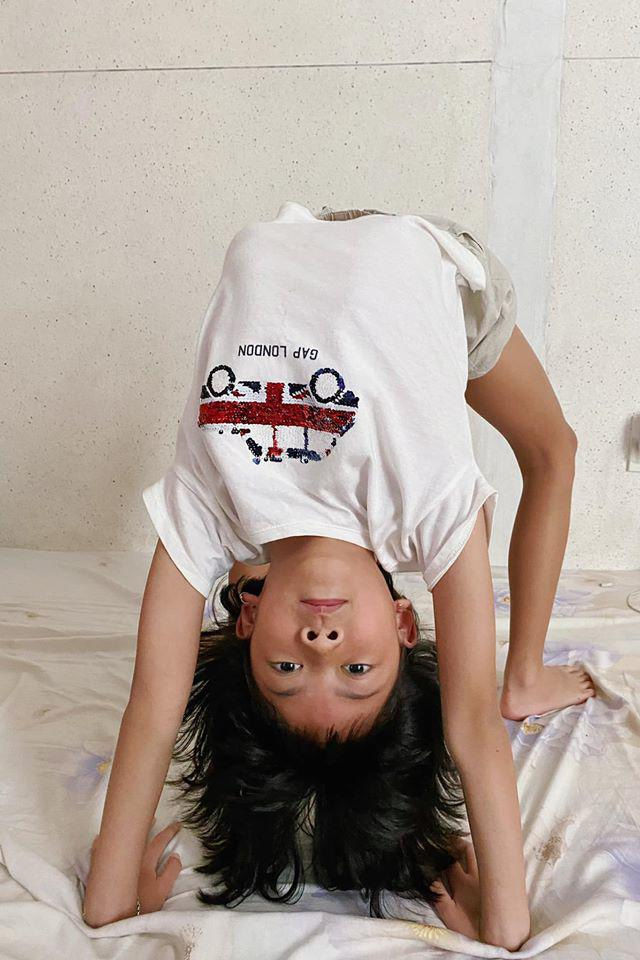 Vợ Bình Minh khoe ái nữ chân dài miên man gây sốt