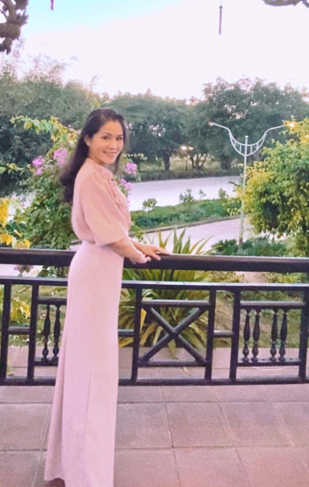 Vợ con MC Quyền Linh khoe ảnh mới gây sốt