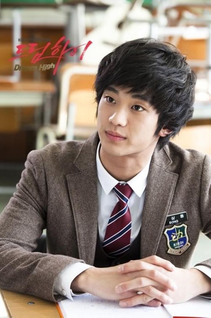 Kim Soo Hyun: Mỹ nam có cát xê cao nhất Hàn Quốc, Lee Min Ho thua xa