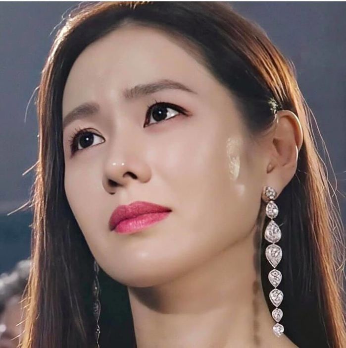 Son Ye Jin gây sốt vì đeo khuyên tai có giá trị bằng cả gia tài