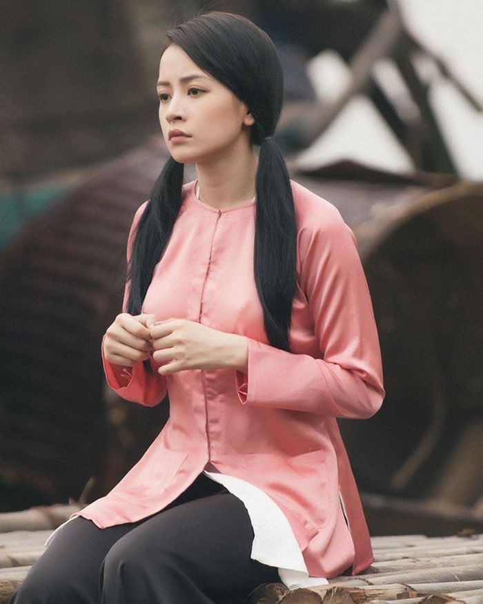 Giữa bão lùm xùm, Chi Pu bị đào lại phốt lấy tên FC người khác