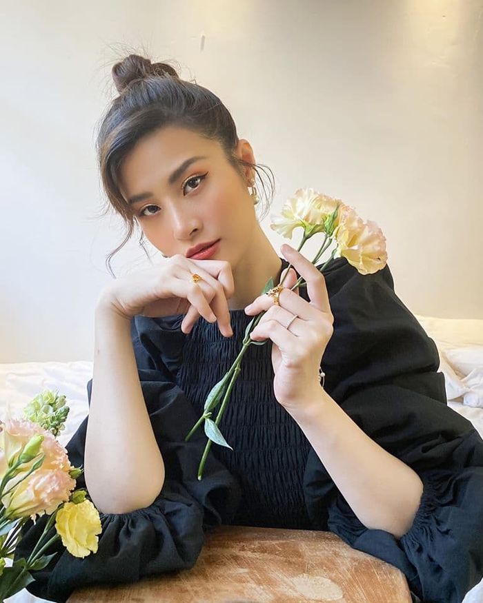 Đông Nhi xinh đẹp ở tháng thứ 5 thai kỳ, Trấn Thành - Hiền Hồ hội ngộ