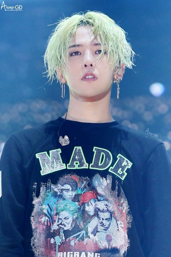 Fan thích thú phát hiện G-Dragon từng đưa ảnh YoonA vào MV