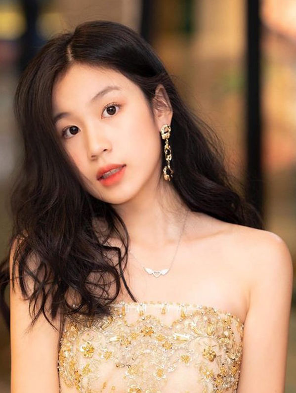 Con gái Lưu Thiên Hương càng lớn càng xinh đẹp, tài năng ngút ngàn
