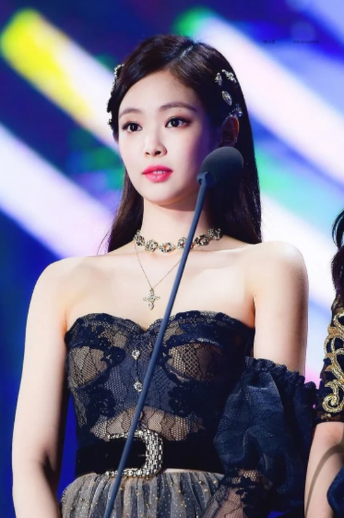 Fan yêu cầu YG bảo vệ Jennie nhưng bị công ty phũ phàng từ chối