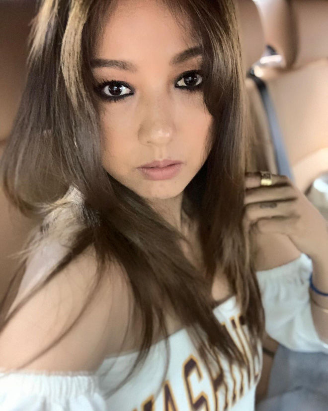 Lầy lội như Lee Hyori: Khoe ảnh make-up lung linh rồi tự bóc mặt mộc