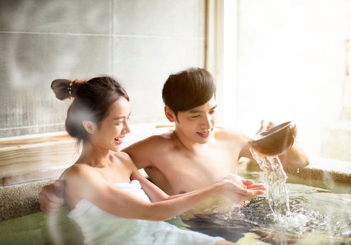 Hòa Minzy kể chuyện chăn chiếu với bạn trai: Thích mở đèn sáng