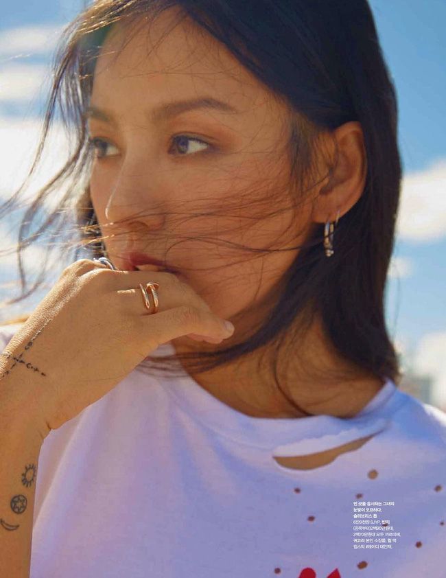 Lầy lội như Lee Hyori: Khoe ảnh make-up lung linh rồi tự bóc mặt mộc