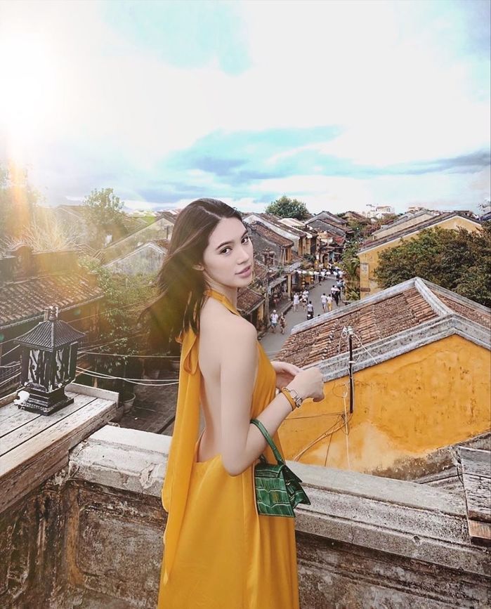 Sao Việt chi chục triệu tậu túi tí hon: Ngọc Trinh đỉnh nhất
