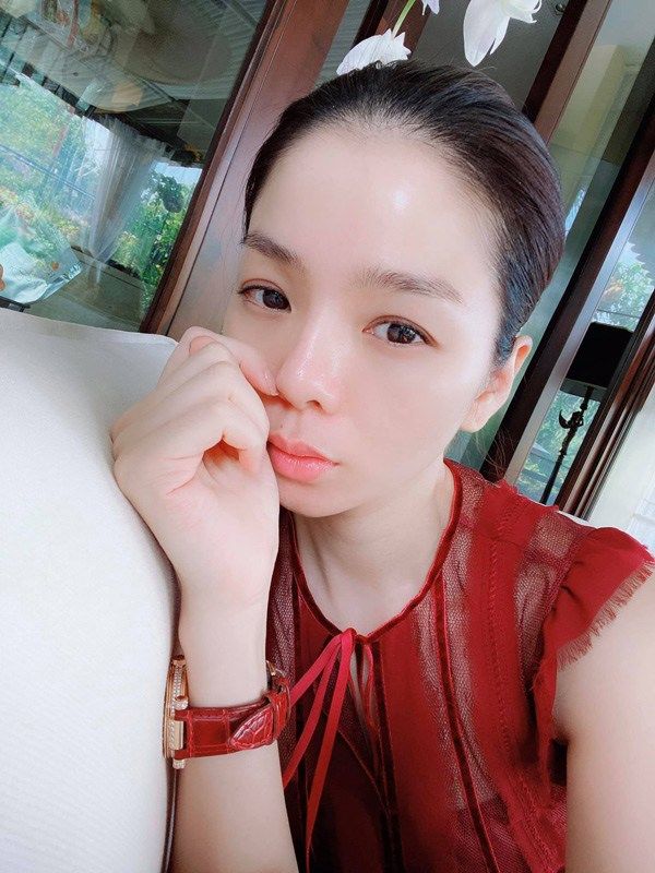 Dao kéo nhẹ phần mũi, nhan sắc của Lệ Quyên ngày càng lên hương